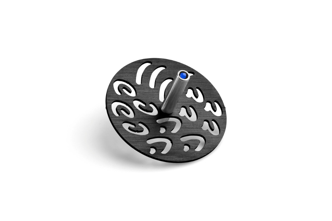 סביבון בעיצוב יחודי של אותיות אותיות שחור - עדי סידלר