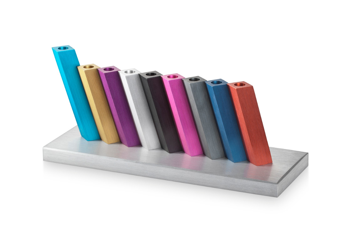 CH052RE00POSE1 חנוכייה קיניטית צבעונית עדי סידלר